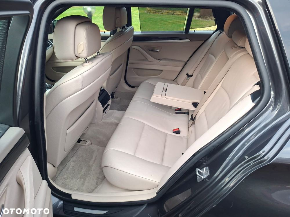 BMW Seria 5 525d - 8