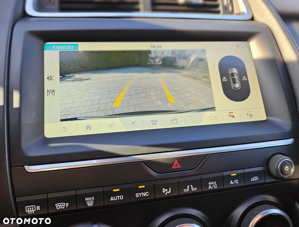 Jaguar E-Pace P250 AWD SE - 28