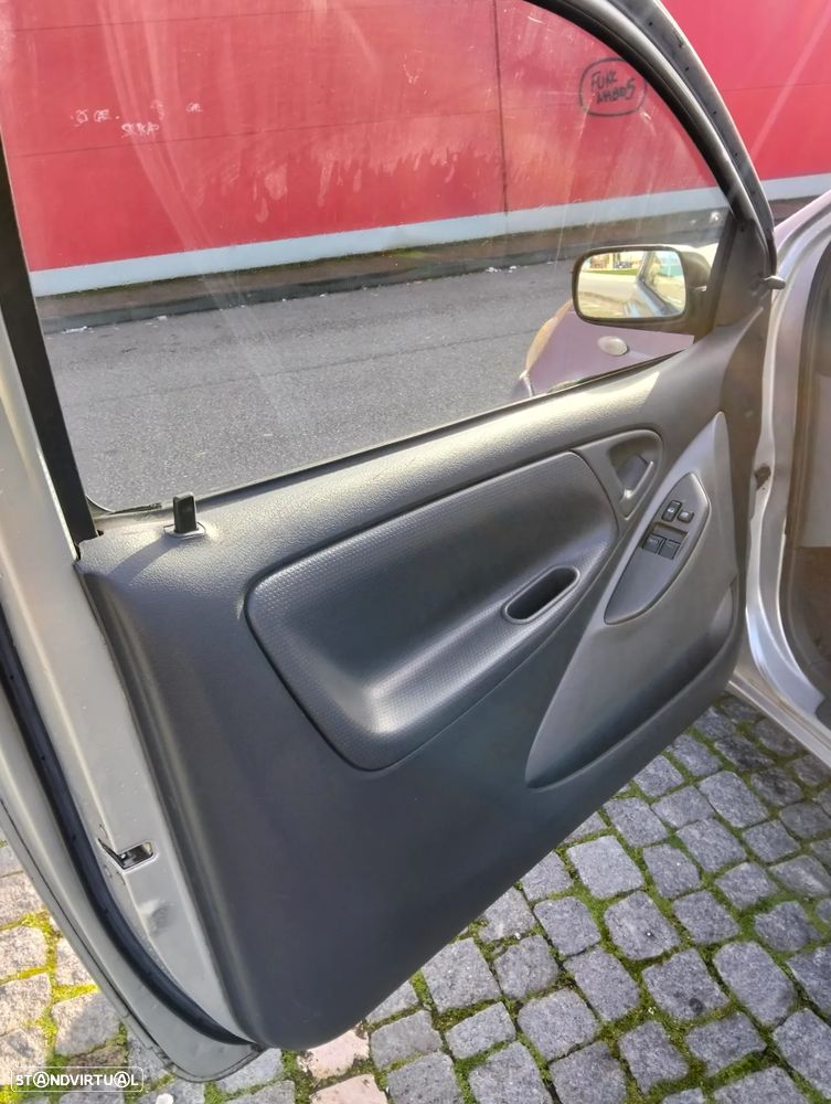 Toyota Yaris 1.0 Eco - 9