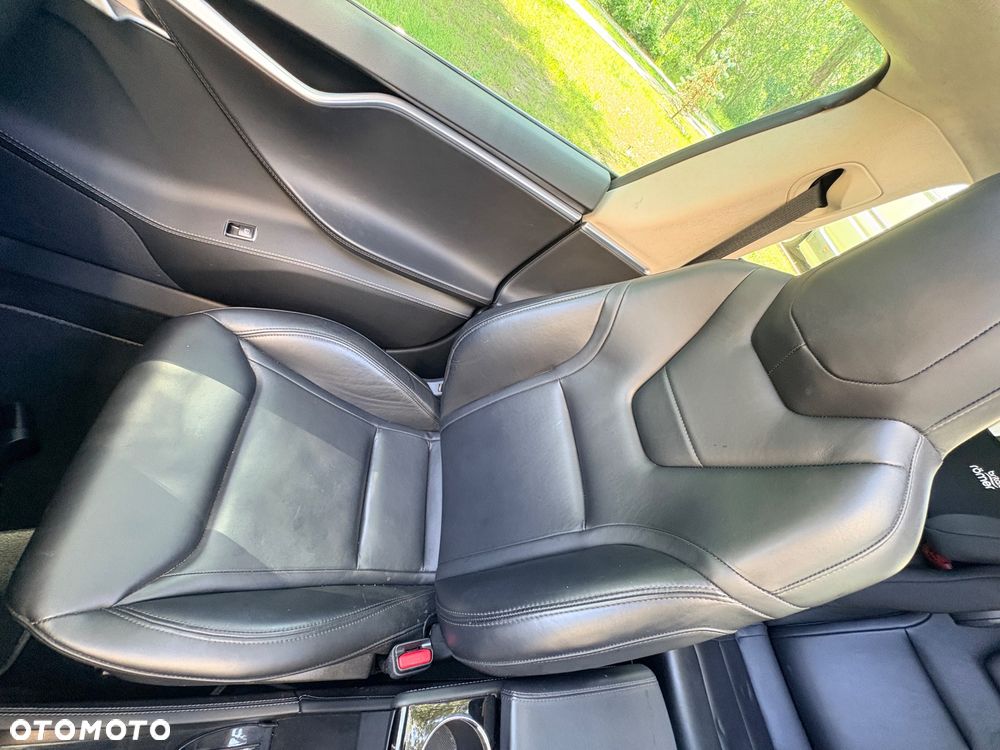 Tesla Model S - 14