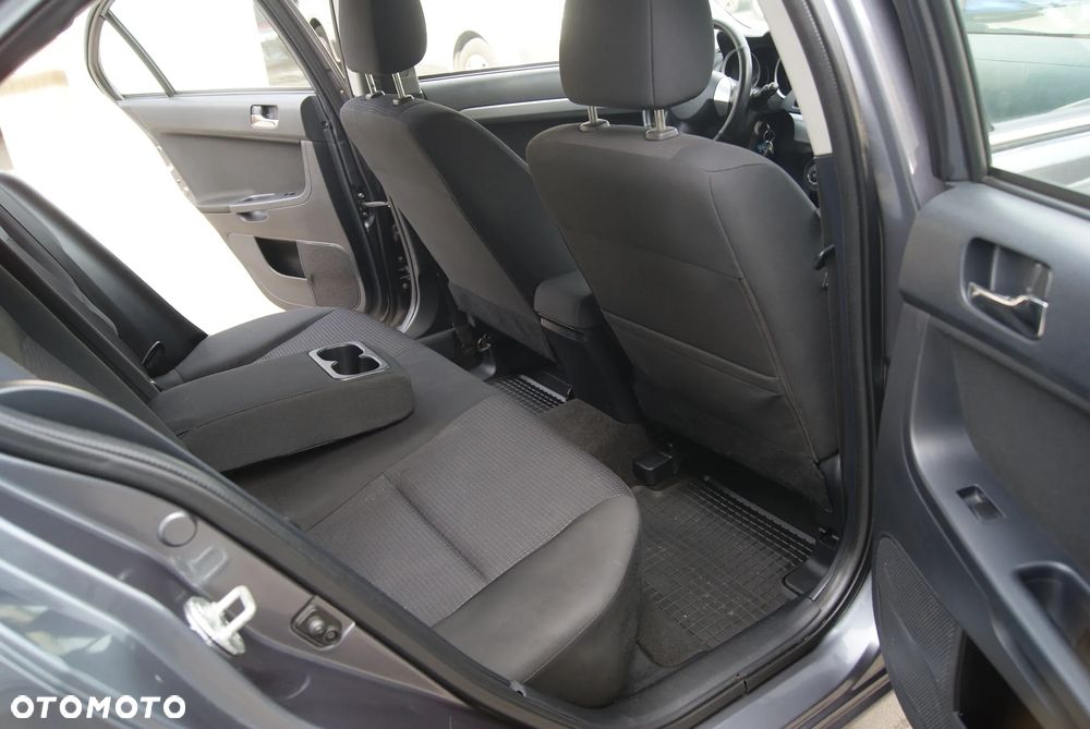 Mitsubishi Lancer 1.6 Inform - 17