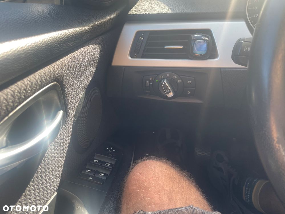 BMW Seria 3 318d DPF - 11