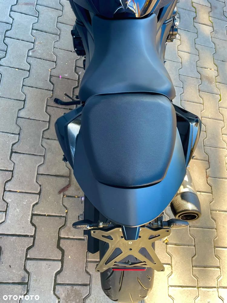 Suzuki GSX - 20