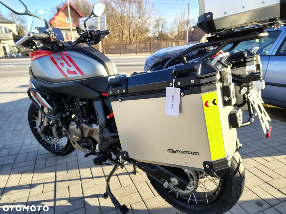 QJMOTOR SRT 600SX - 19