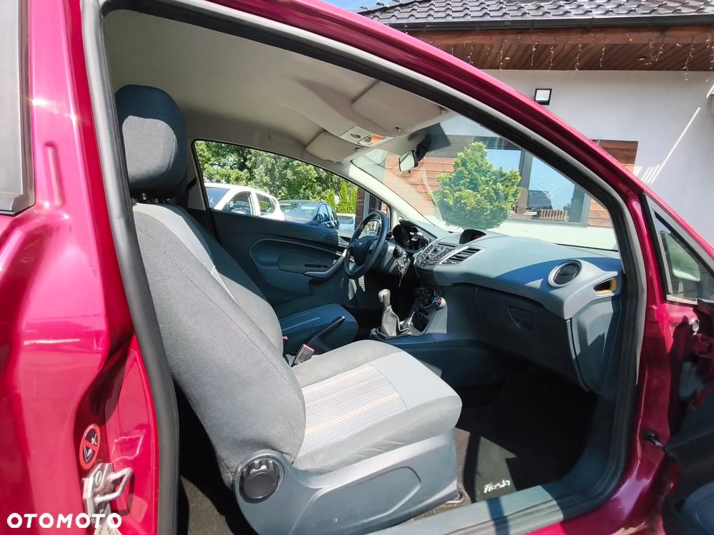 Ford Fiesta 1.25 Ghia - 26