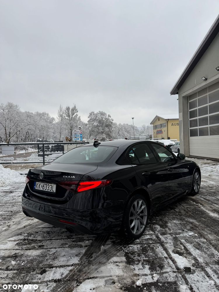 Alfa Romeo Giulia - 8