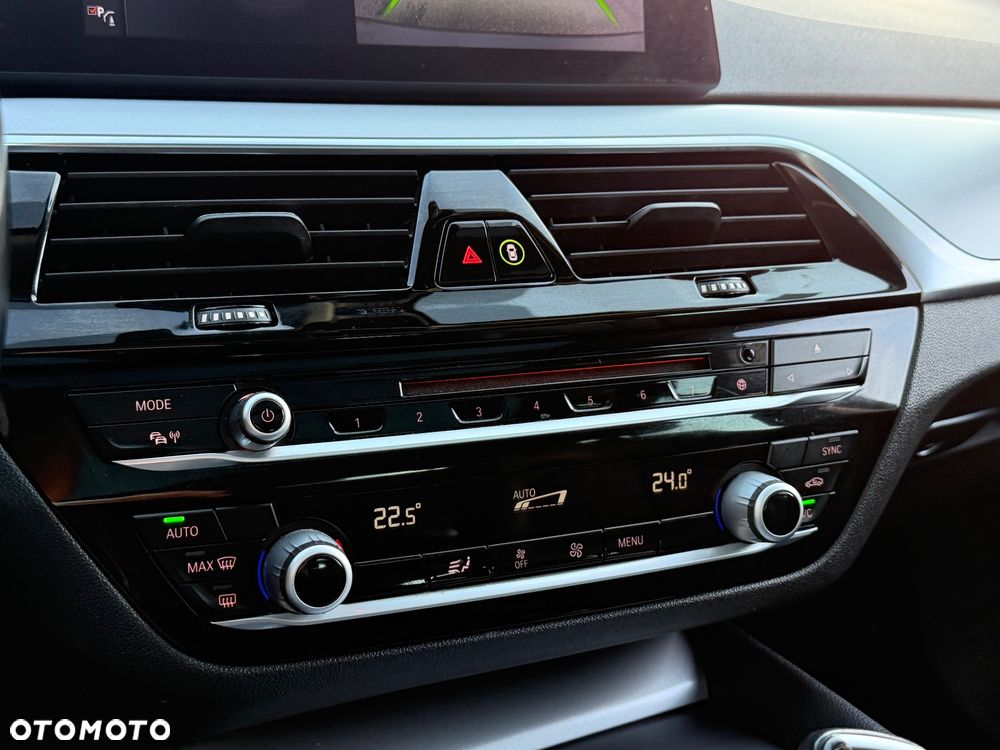 BMW Seria 5 520d xDrive Luxury Line sport - 32