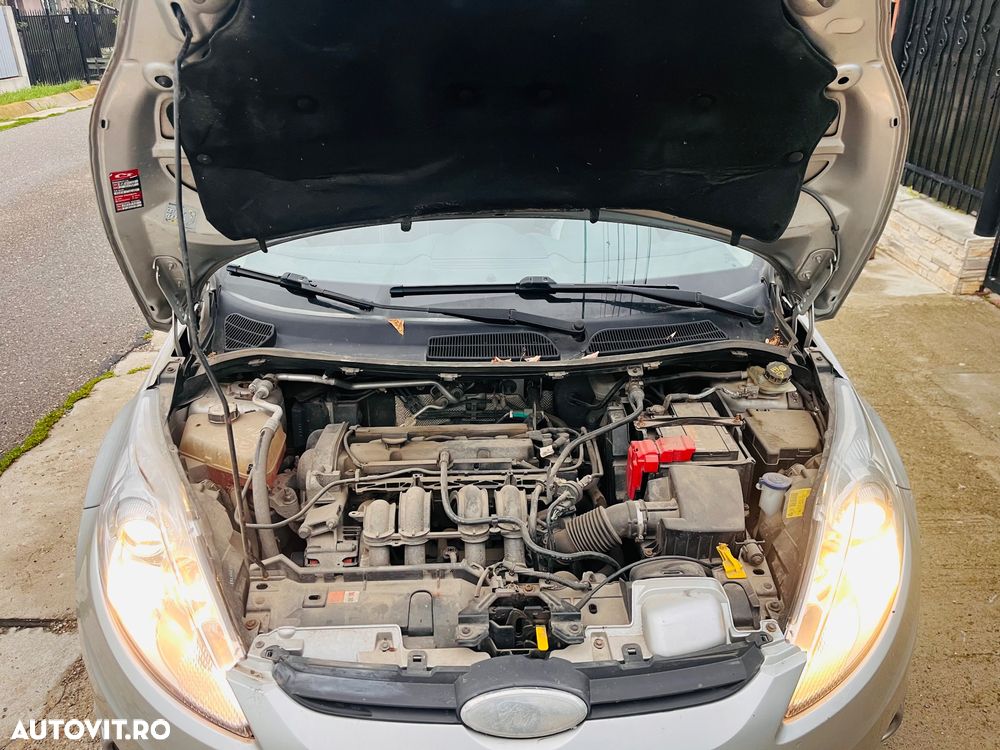 Ford Fiesta 1.25i Ghia - 10