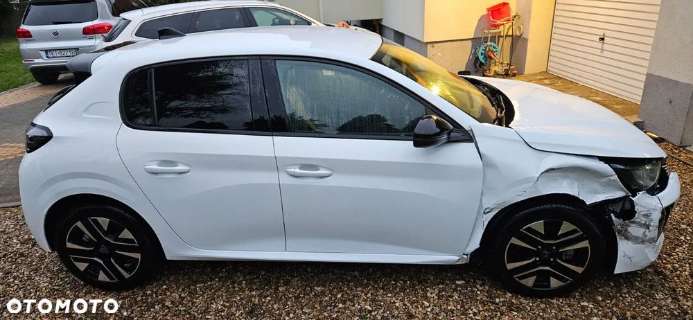 Peugeot 208 - 11