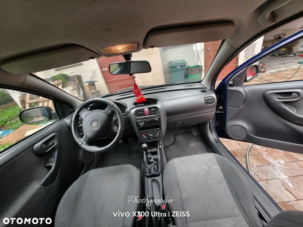 Opel Corsa 1.2 16V Comfort - 2