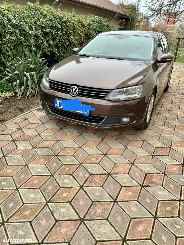 Volkswagen Jetta 2.0 TDI DSG Life - 1