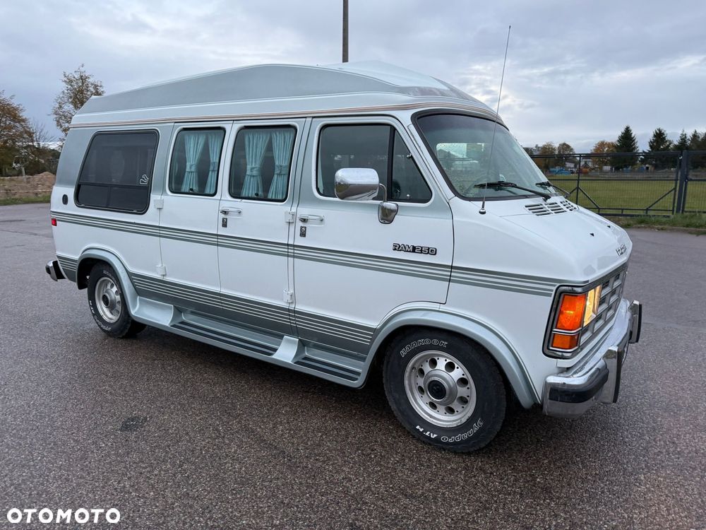 Dodge RAM VAN B250 318 V8 - 2