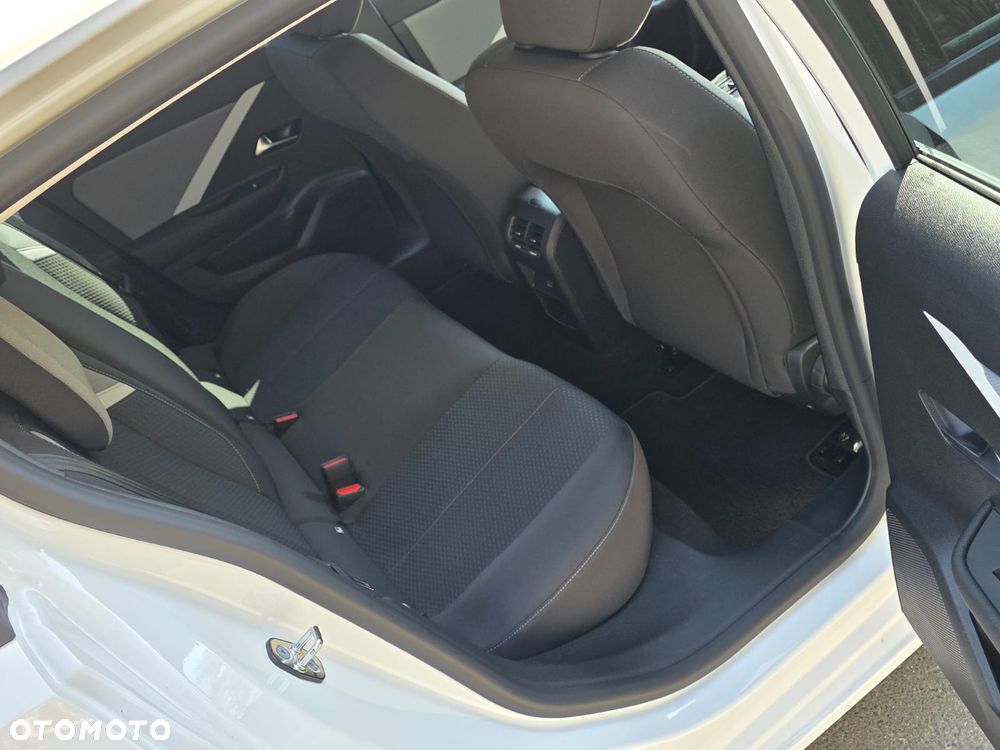 Opel Astra 1.6 T Plug-in Hybrid GSe - 9