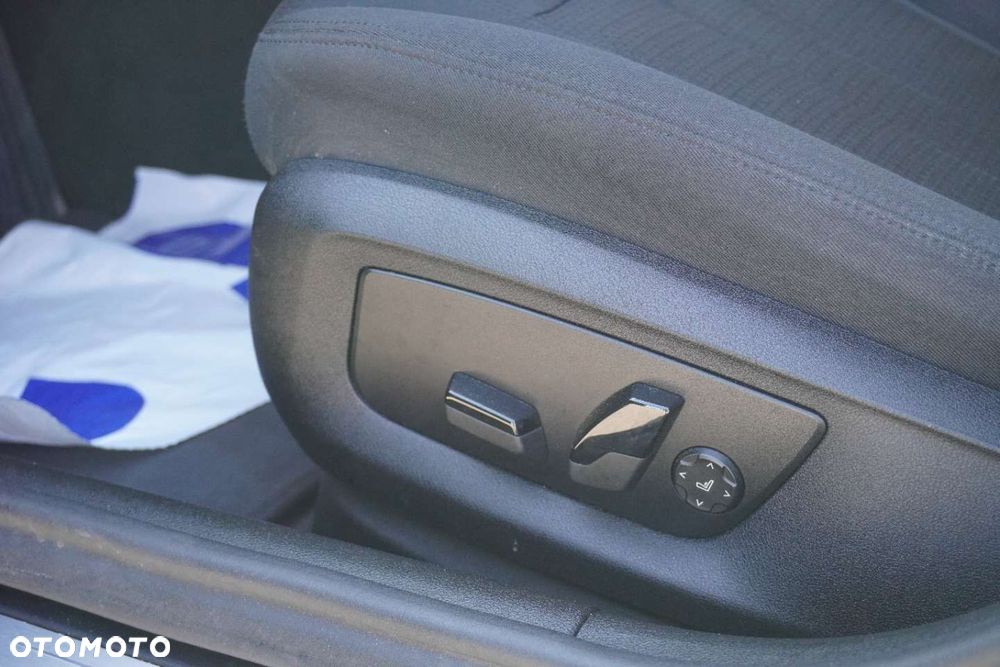 BMW Seria 5 520d xDrive - 21