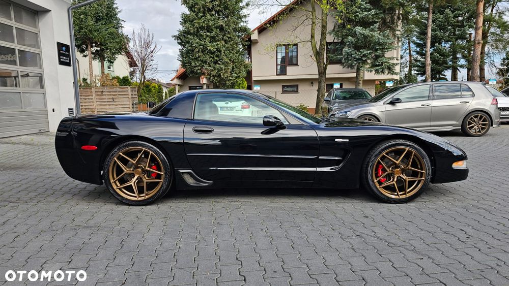 Chevrolet Corvette - 10