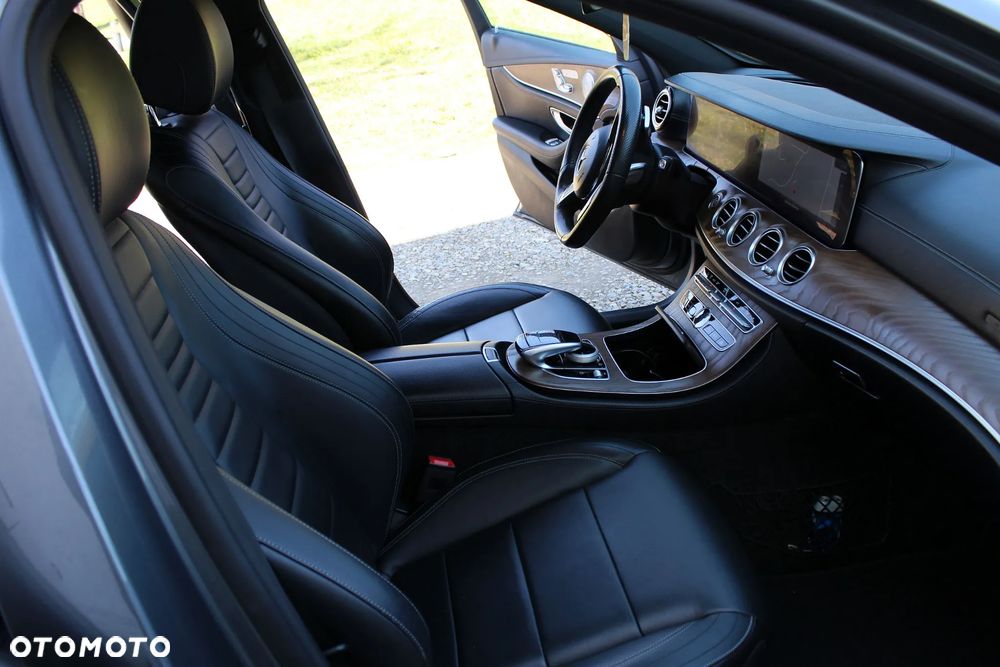 Mercedes-Benz Klasa E 400 4Matic 9G-TRONIC Exclusive - 17