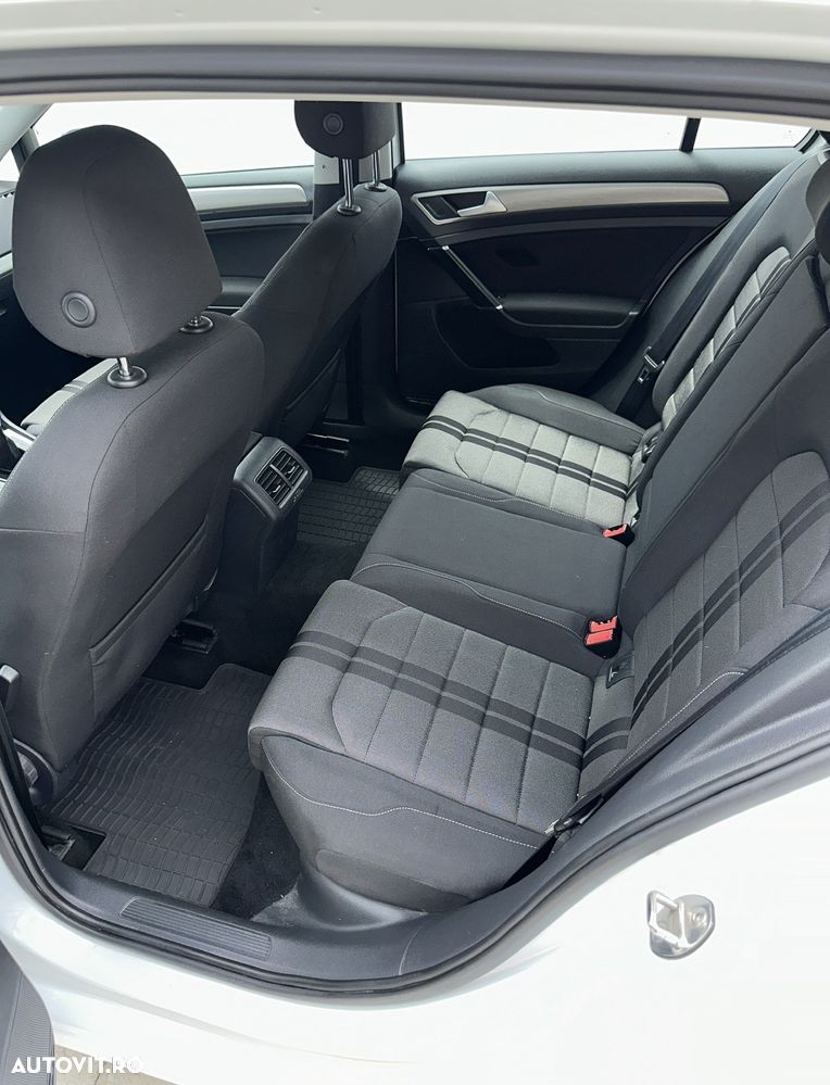 Volkswagen Golf 1.6 TDI DPF BlueMotion - 7
