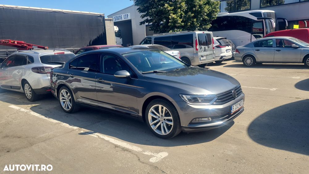 Volkswagen Passat - 1