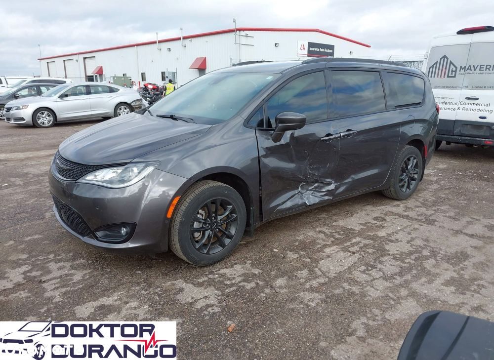 Chrysler Pacifica - 8
