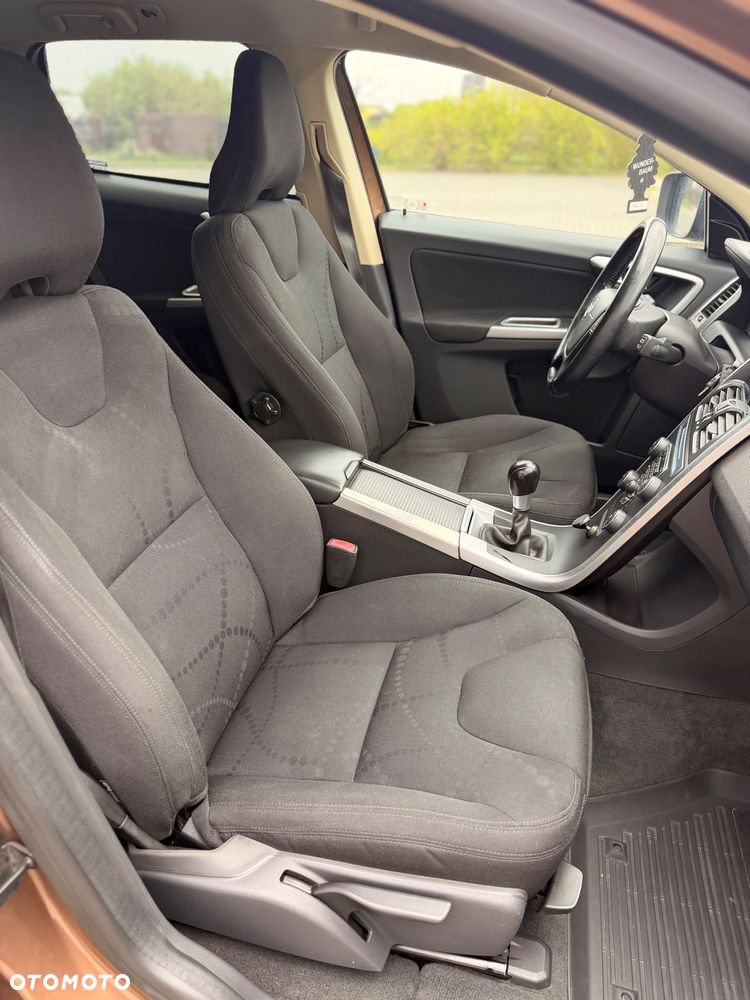 Volvo XC 60 D5 AWD Momentum - 11