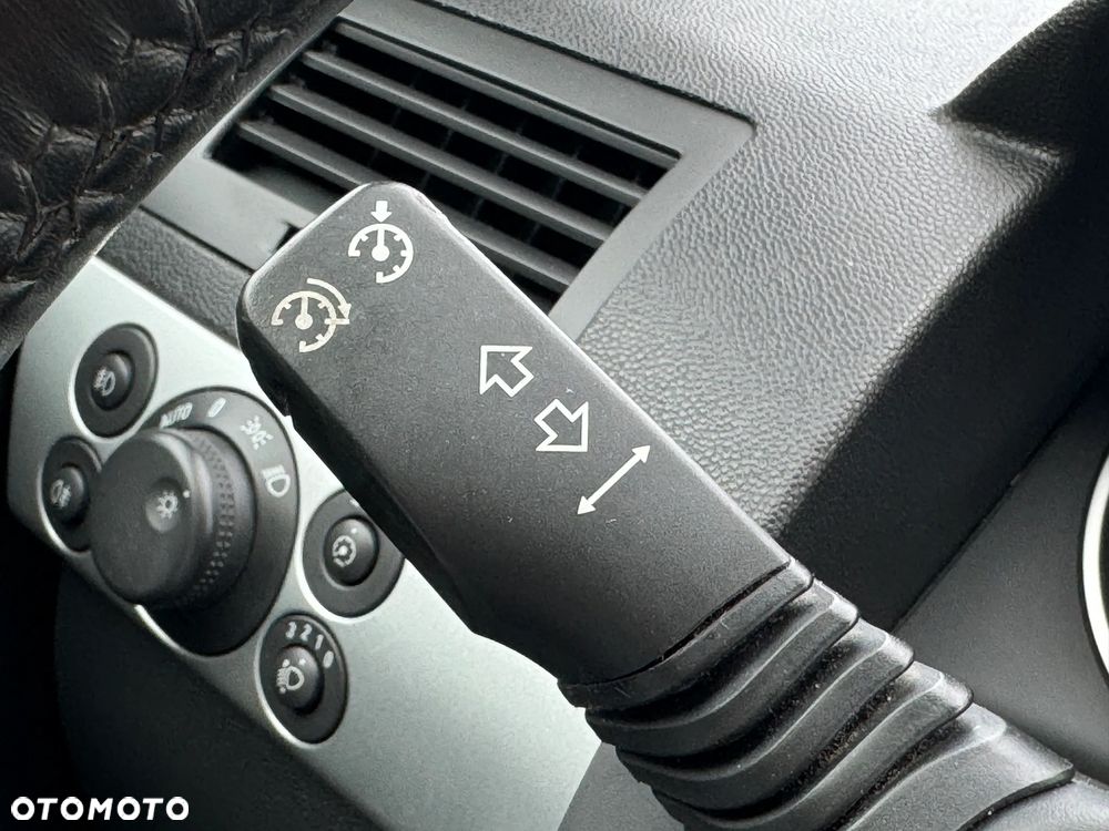 Opel Astra 1.6 Edition 111 Jahre - 17