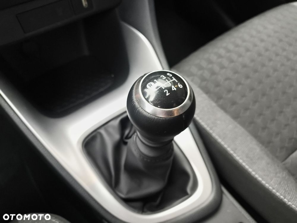 Toyota Yaris - 24