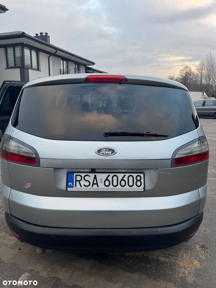 Ford S-Max - 11