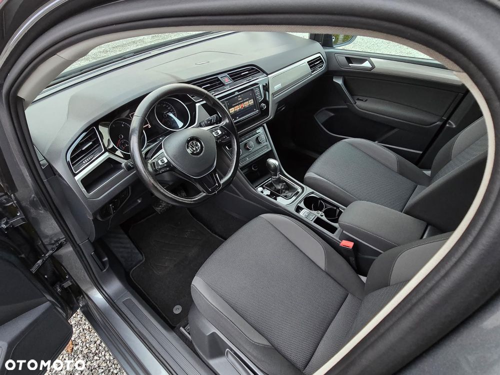 Volkswagen Touran - 19