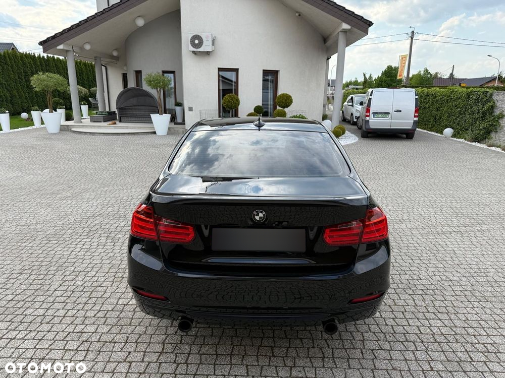 BMW Seria 3 335i Touring Sport Line - 13