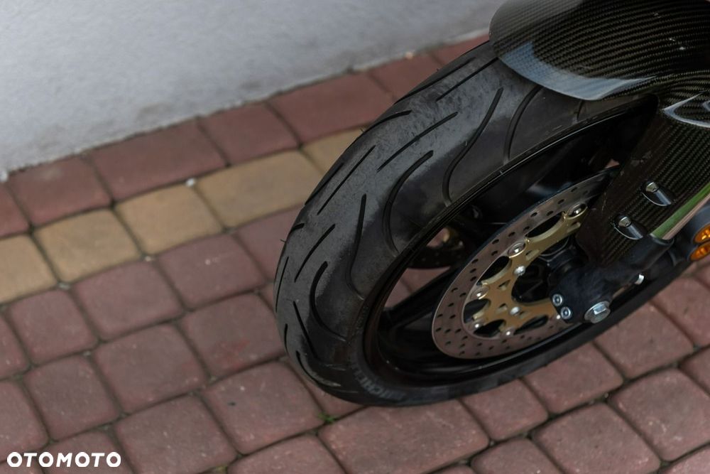 Yamaha R1 - 9
