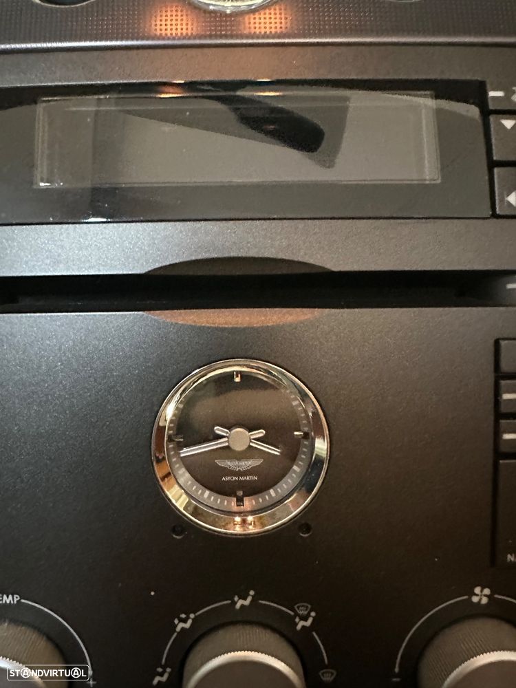 Aston Martin Vantage Roadster - 14