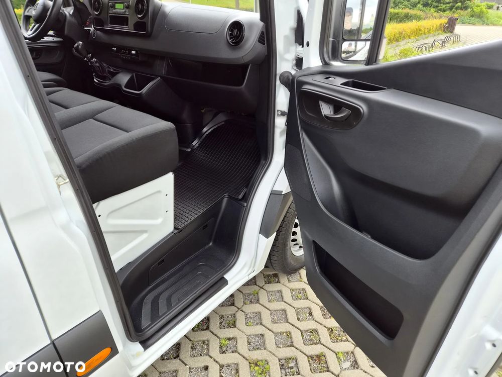 Mercedes-Benz Sprinter - 22