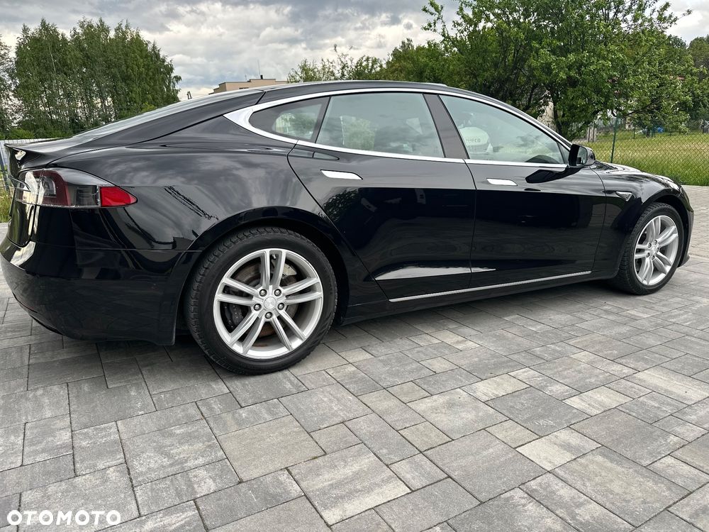 Tesla Model S - 8