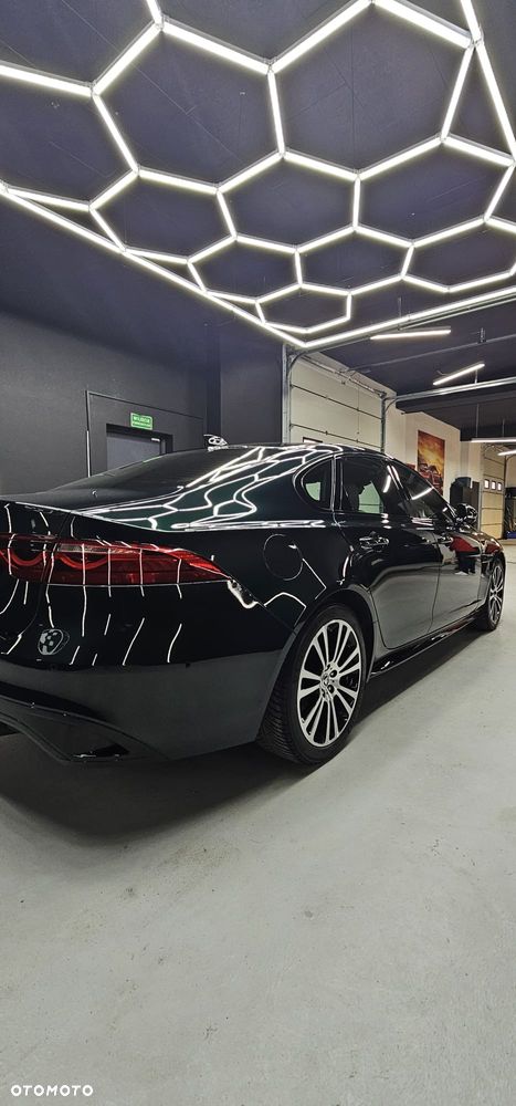 Jaguar XF 2.0 P300 AWD R-Dynamic HSE - 22