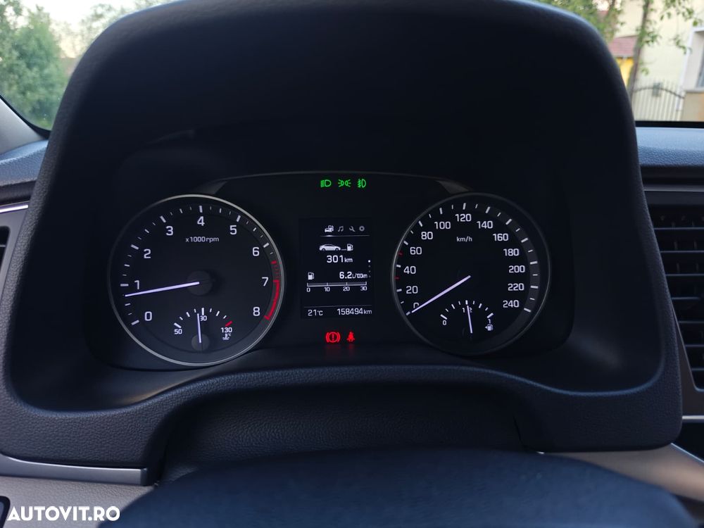 Hyundai Elantra 1.6 MPi Exclusive - 8