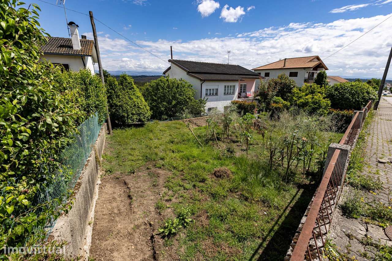 Excelente moradia bi-familiar T4 com jardim em Santa Comba Dão - Grande imagem: 2/53