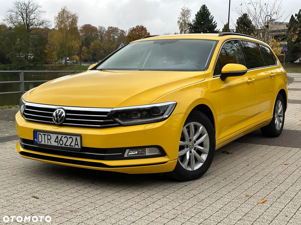 Volkswagen Passat - 1