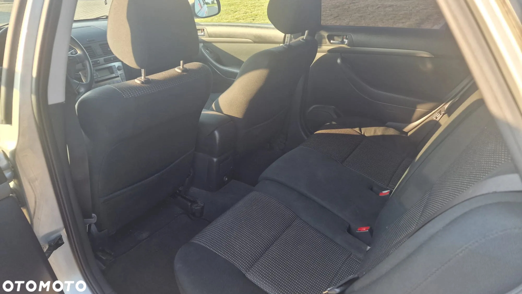 Toyota Avensis 2.0 D-4D Sol - 8