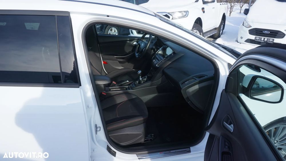 Ford Focus 1.0 EcoBoost Start-Stopp-System ST-LINE DESIGN - 11