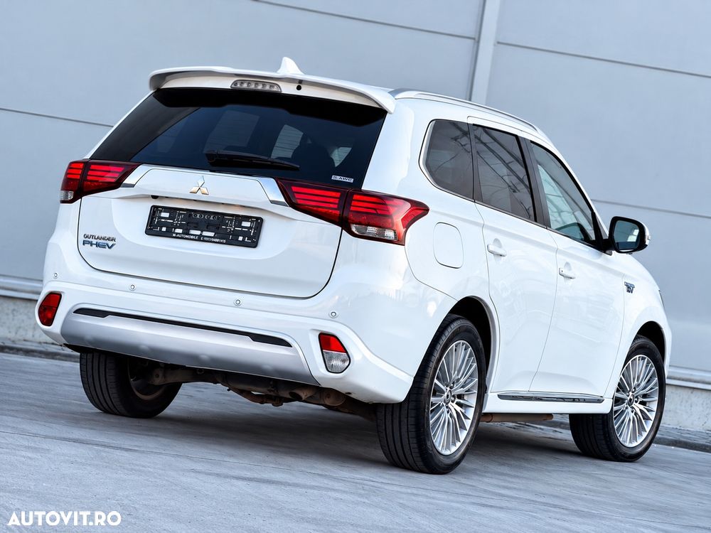 Mitsubishi Outlander - 8
