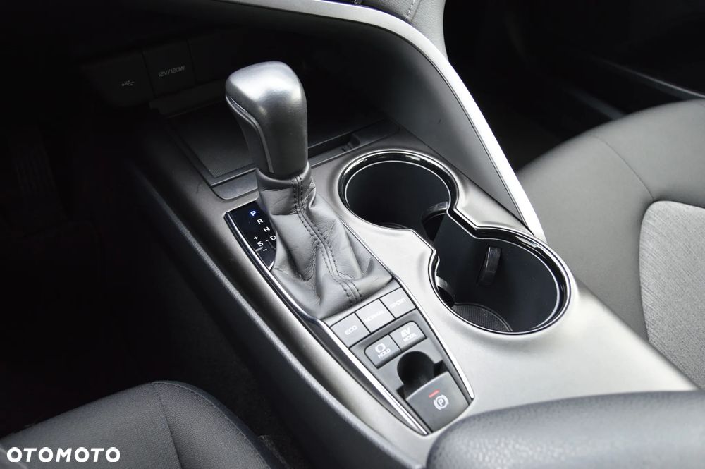 Toyota Camry 2.5 Hybrid Comfort CVT - 19