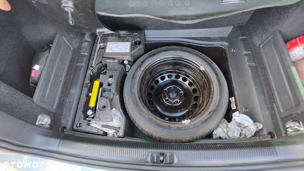 Volkswagen Passat - 11