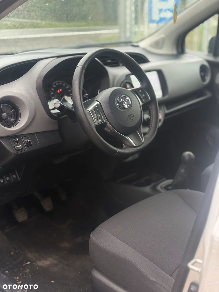 Toyota Yaris 1.0 Premium EU6 - 10