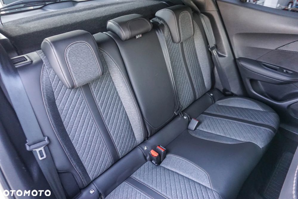 Peugeot 2008 1.2 PureTech Allure S&S - 32