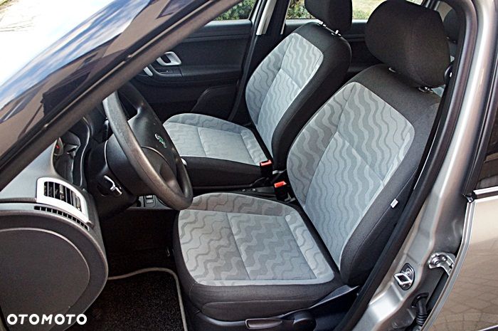 Skoda Fabia 1.2 HTP Ambiente - 16