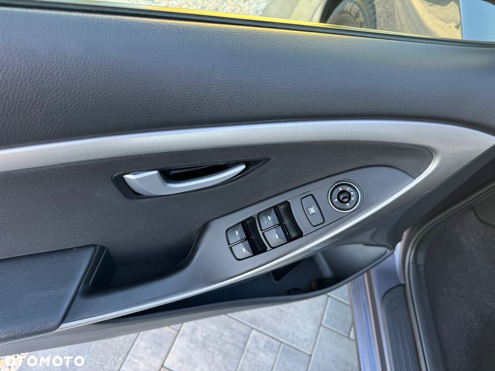 Hyundai i30 1.6 Comfort - 35