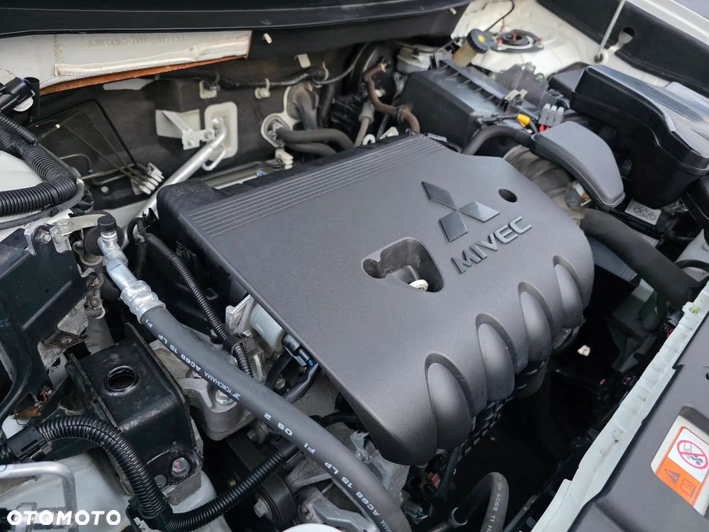 Mitsubishi Outlander 2.0 2WD Diamant Edition - 32