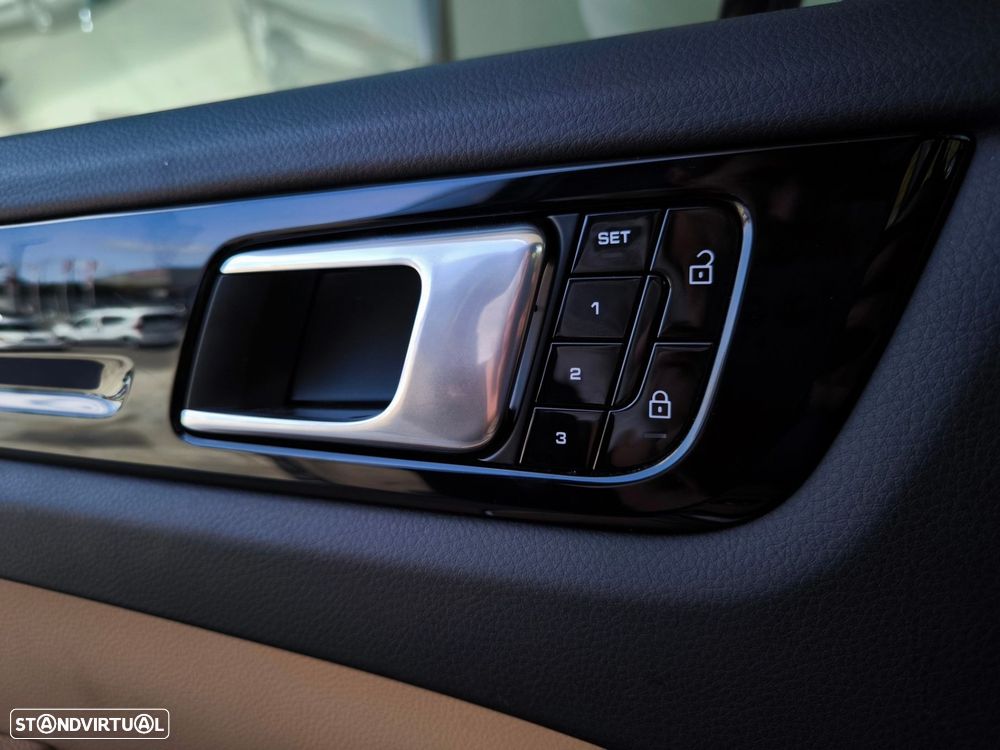 Porsche Cayenne - 24