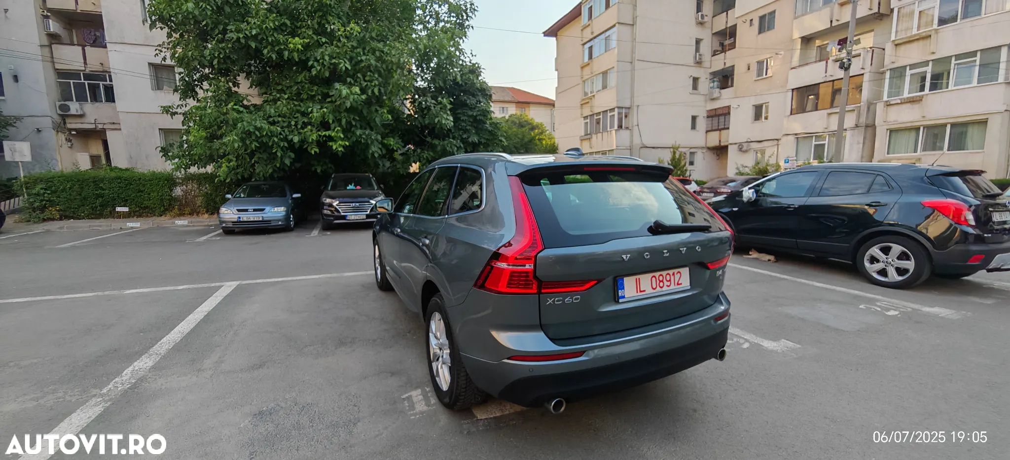 Volvo XC 60 B4 MHEV AT8 AWD Momentum Pro - 3