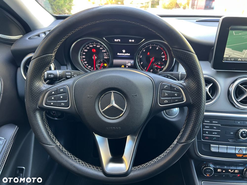 Mercedes-Benz GLA 200 7G-DCT AMG Line - 30